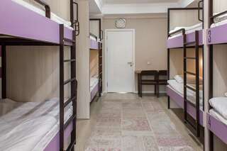Хостелы Compass Hostel Бишкек Общий номер для женщин с 8 кроватями-4